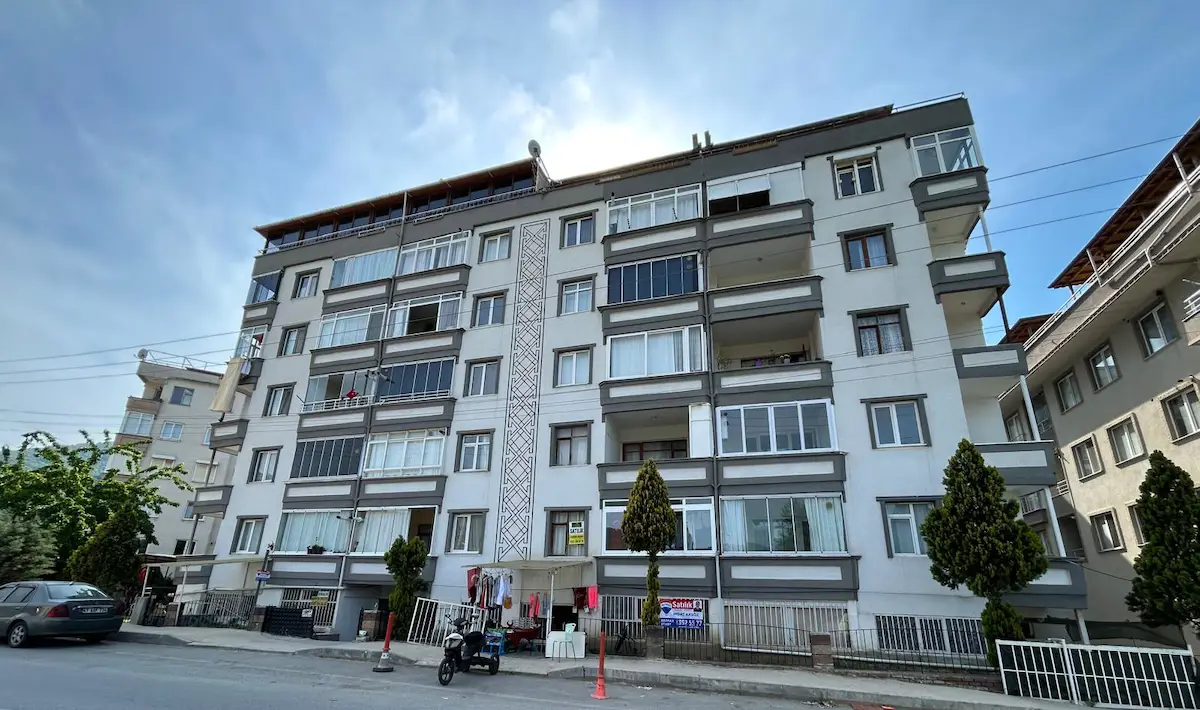 ÇINARCIK TEŞVIKIYE CD. ÜZERINDE 2 BAĞIMSIZ DAIRE TEK FIYATA!