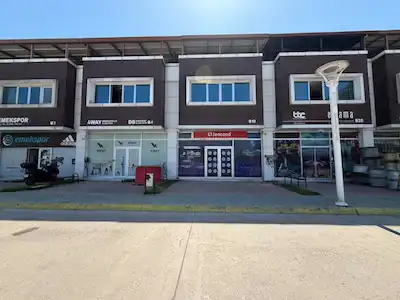 İZMIT ÇARŞI YAPI AVM'DE KIRALIK 3 KATLI 415 M² TICARI ALAN