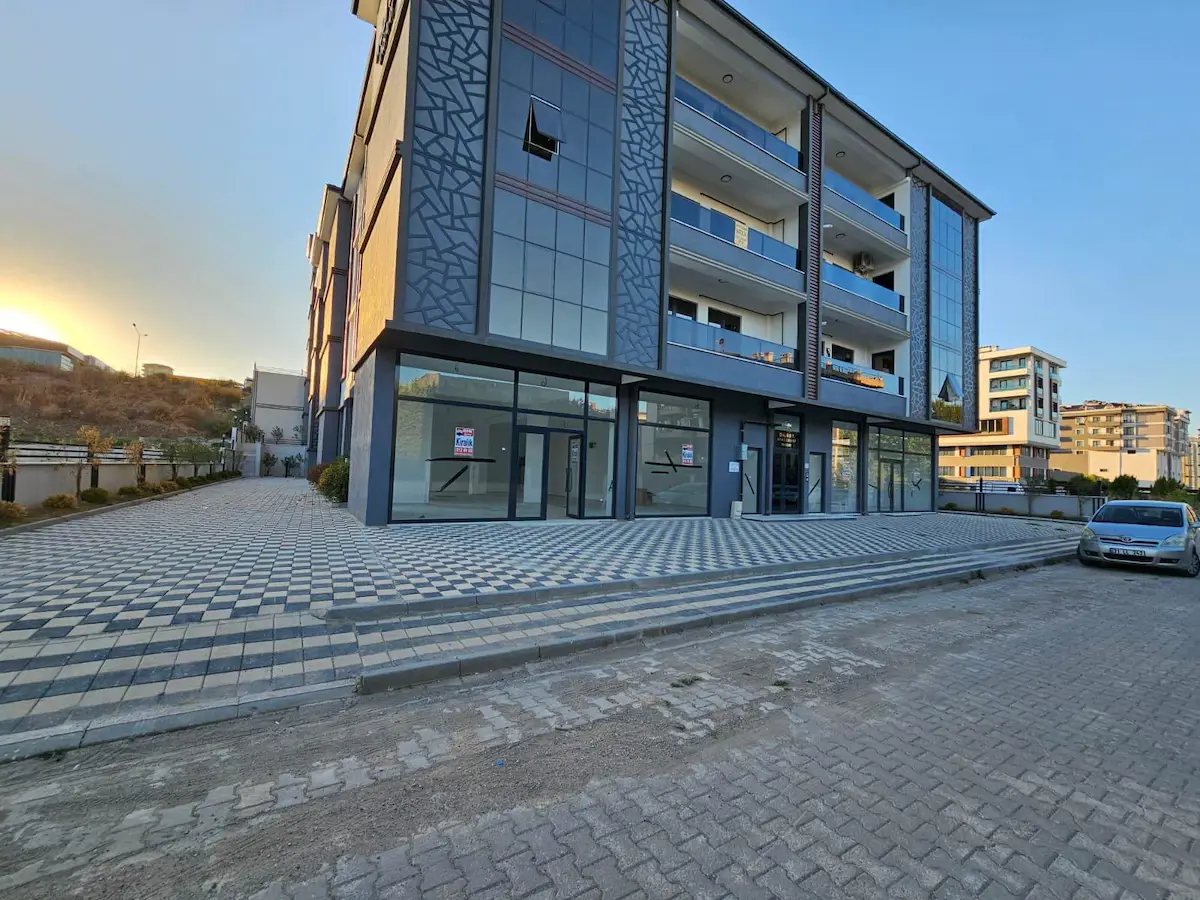 YALOVA MERKEZ GOP'TA KURSUMSAL KİRACILI DÜKKAN