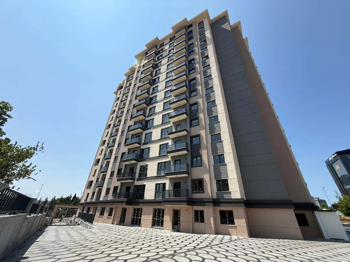 REMAX'TAN MAHMUTBEY'DE SIFIR SITEDE KIRALIK 2+1 DAIRE