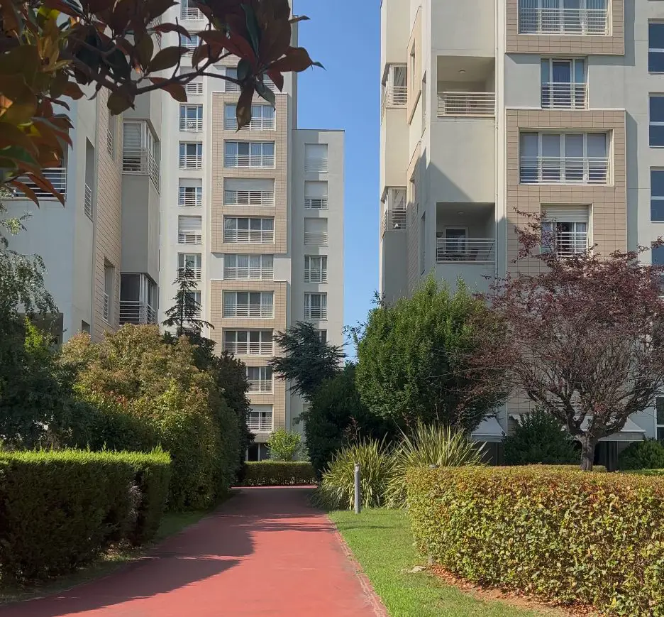ATAŞEHIR MAVISU'DA HAVUZ MANZARALI SATILIK 4+1 DUBLEKS DAIRE