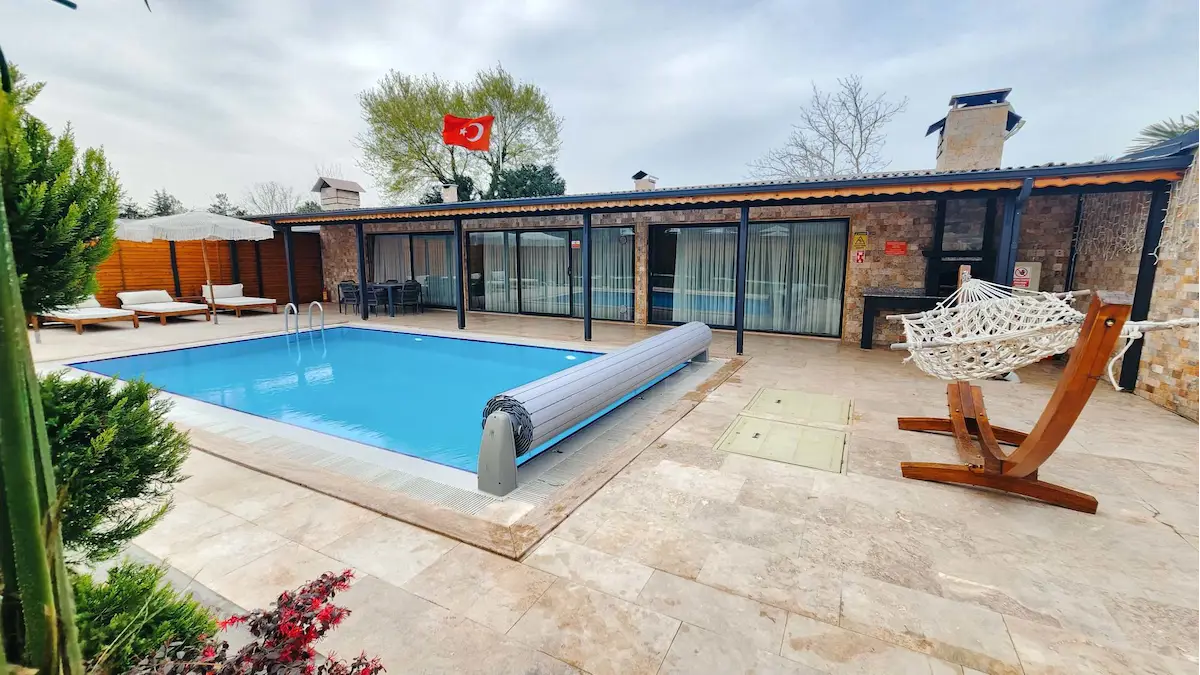 KARTEPE'DE MÜSTAKİL HAVUZLU PEYZAJLI KORUNAKLI KAT MÜLKİYETLİ 3+1 VİLLA