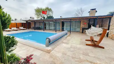KARTEPE'DE MÜSTAKİL HAVUZLU PEYZAJLI KORUNAKLI KAT MÜLKİYETLİ 3+1 VİLLA