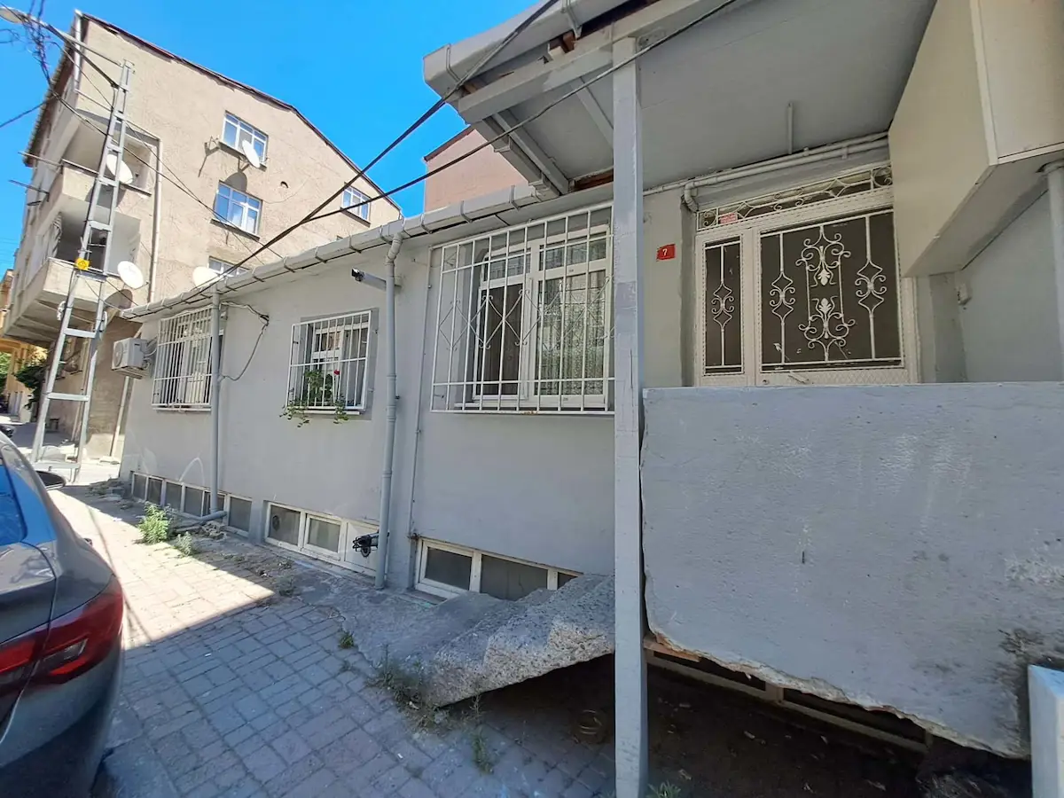 BASIN EKSPRES DİBİ | TİCARİ & TURİZM İMARLI | 124 M² ARSA + 180 M² MÜSTAKİL YAPI