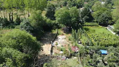 BEYKOZ GÖLLÜ'DE KÖY SINIRINDA SATILIK MÜSTAKİL PARSEL ARSA