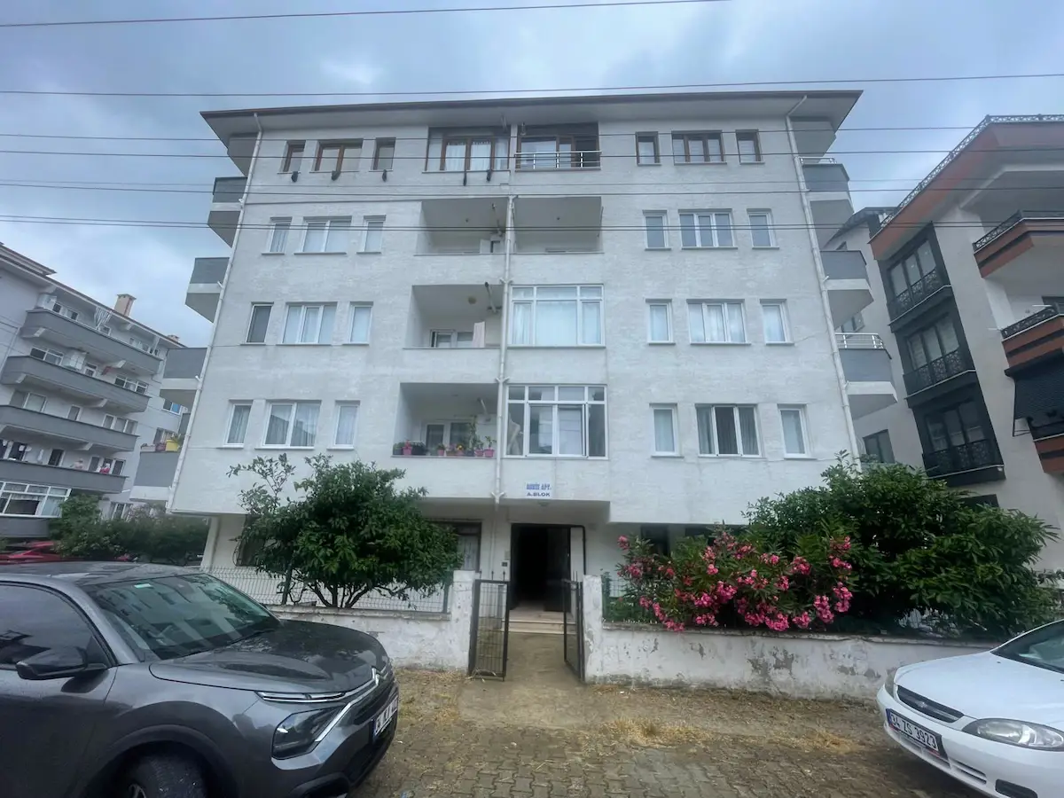 ÇINARCIK KARPUZDERE’DE GİRİŞ KAT 2+1 | KAPALI BALKONLU | KREDİYE UYGUN