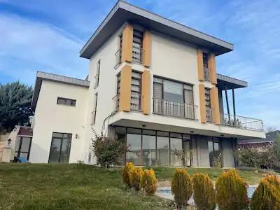 GÖLBAŞI HACILAR DA HAVUZLU 3 KATLI MÜSTAKİL KİRALIK VİLLA