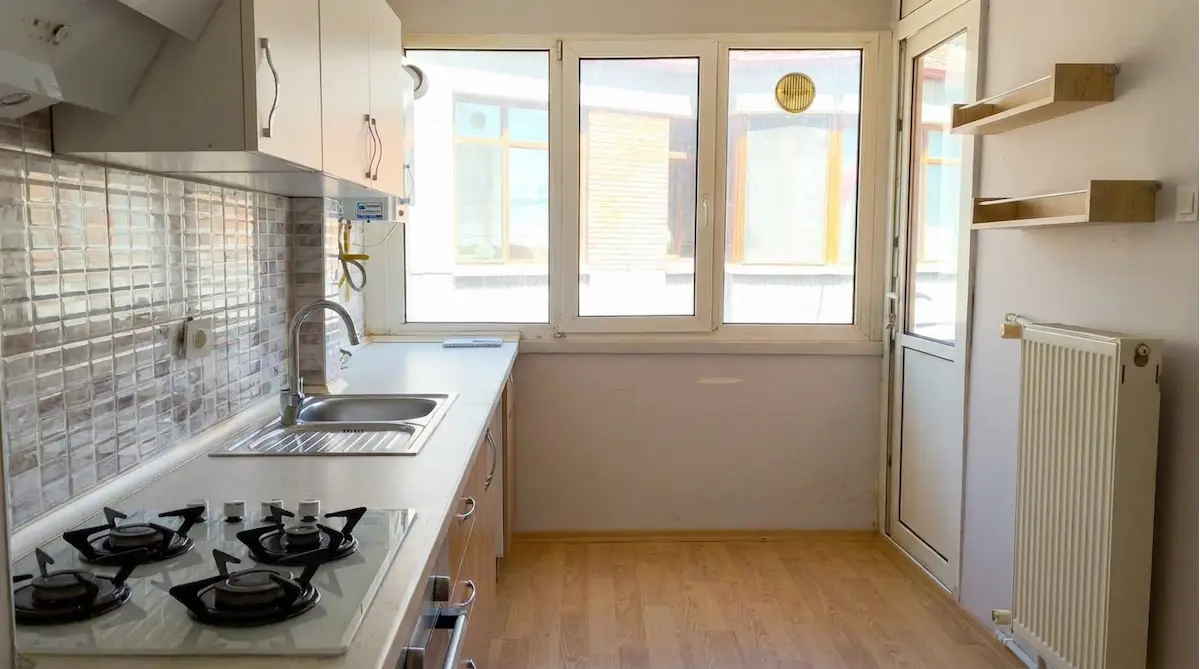 TUNALI HİLMİ CADDESİNDE GENİŞ 3+1 DAİRE