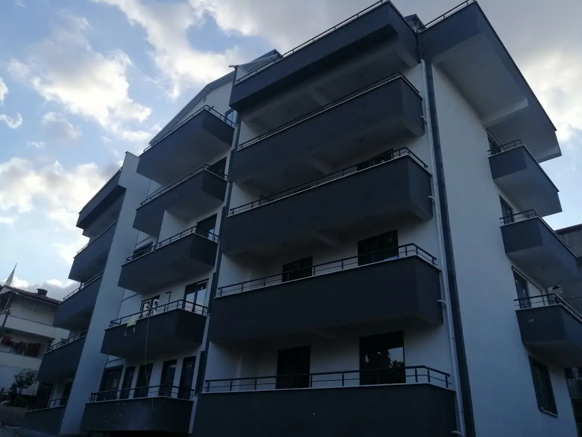 GÖLCÜK ÇARŞIYA YÜRÜME MESAFESİNDE GENİŞ DUBLEKS DAİRE