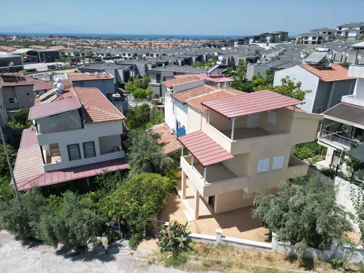 KUŞADASI SOĞUCAK ZİRVE SİTESİ SATILIK BAHÇELİ 4+1 YAZLIK