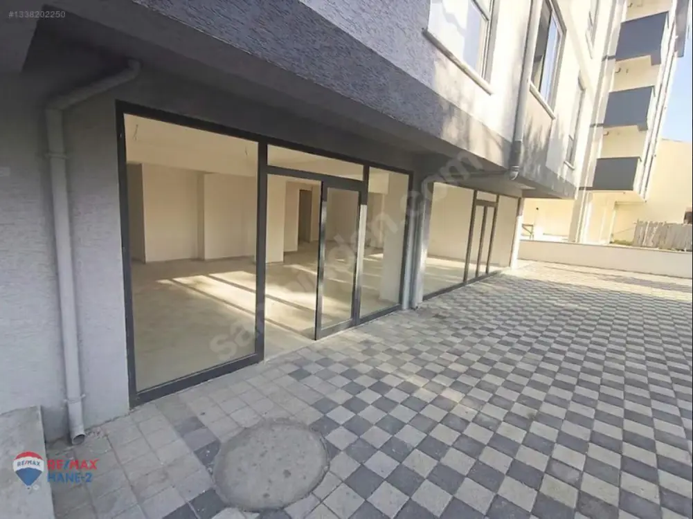 AHMET YESEVİ BİBERLİK CAD 12 METRE CEPHELİ 150 M² KİRALIK DÜKKAN