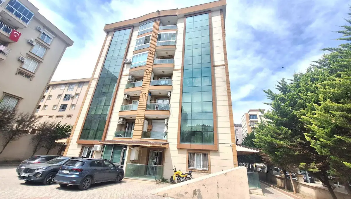 BUCA YILDIZ METRO DURAĞI YANINDA SİTE İÇİ SATILIK 2+1 DAİRE