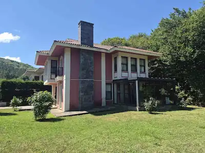 REMAX DREAM KANDIRA'DA DOĞA VE DENİZİ BULUŞTURAN SATILIK VİLLA