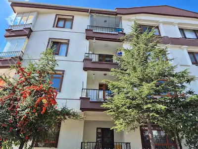 İNCİRLİ MAHALLESİ BAĞIMSIZ FUL YAPILI ÖNÜ AÇIK 3+1 SATILIK DAİRE