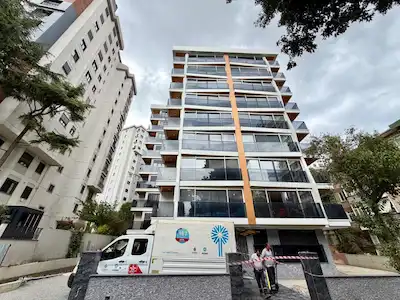 KADIKÖY FENERYOLU'NDA MUHTEŞEM KONUMDA SIFIR BİNA 2+1 DAİRE