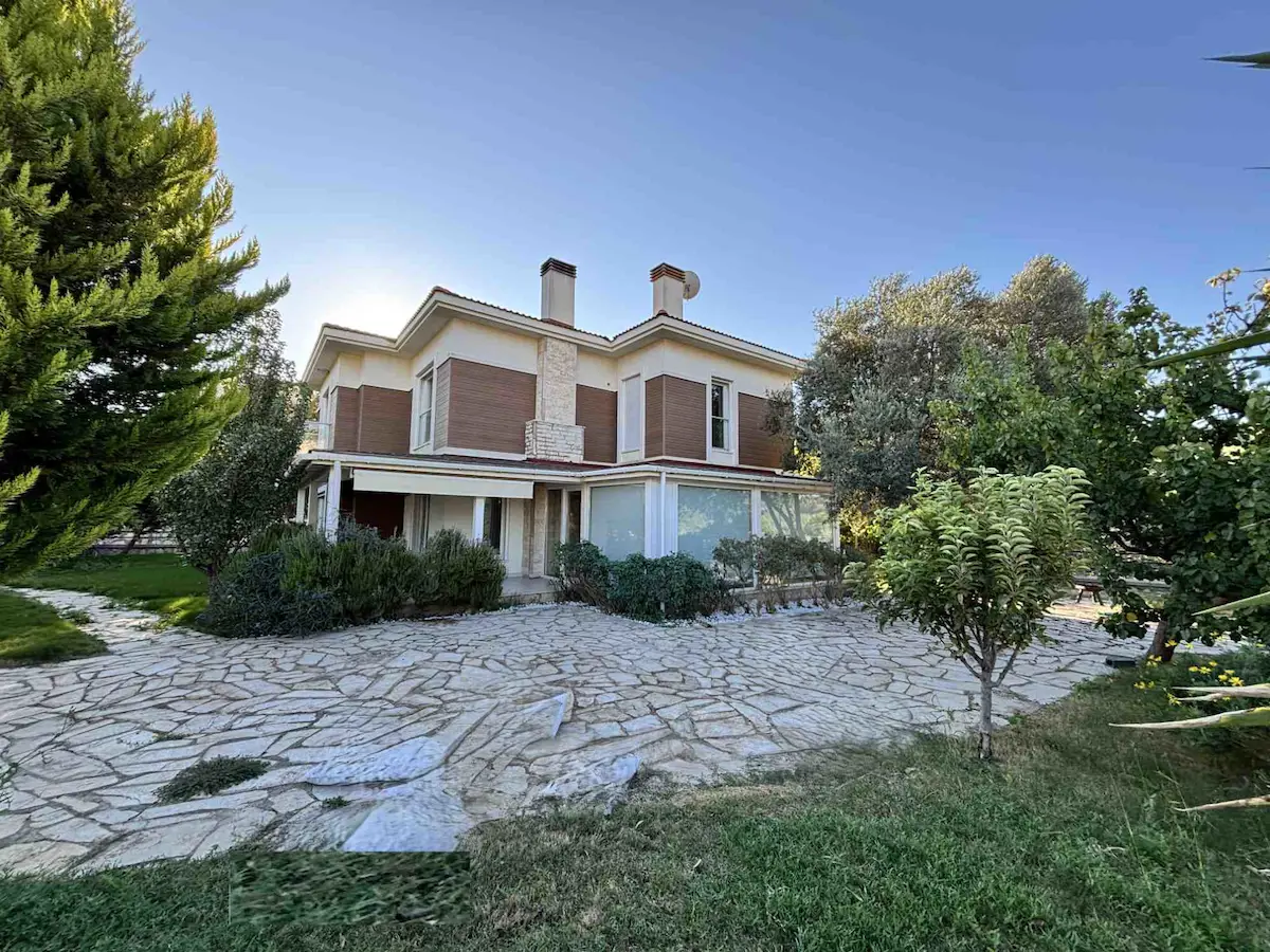 REMAX YELKEN'DEN GÜZELBAHÇE DE HAVUZLU,GÜVENLİKLİ SİTE İÇİ ,TAM MÜSTAKİL 