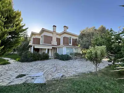 REMAX YELKEN'DEN GÜZELBAHÇE DE HAVUZLU,GÜVENLİKLİ SİTE İÇİ ,TAM MÜSTAKİL 