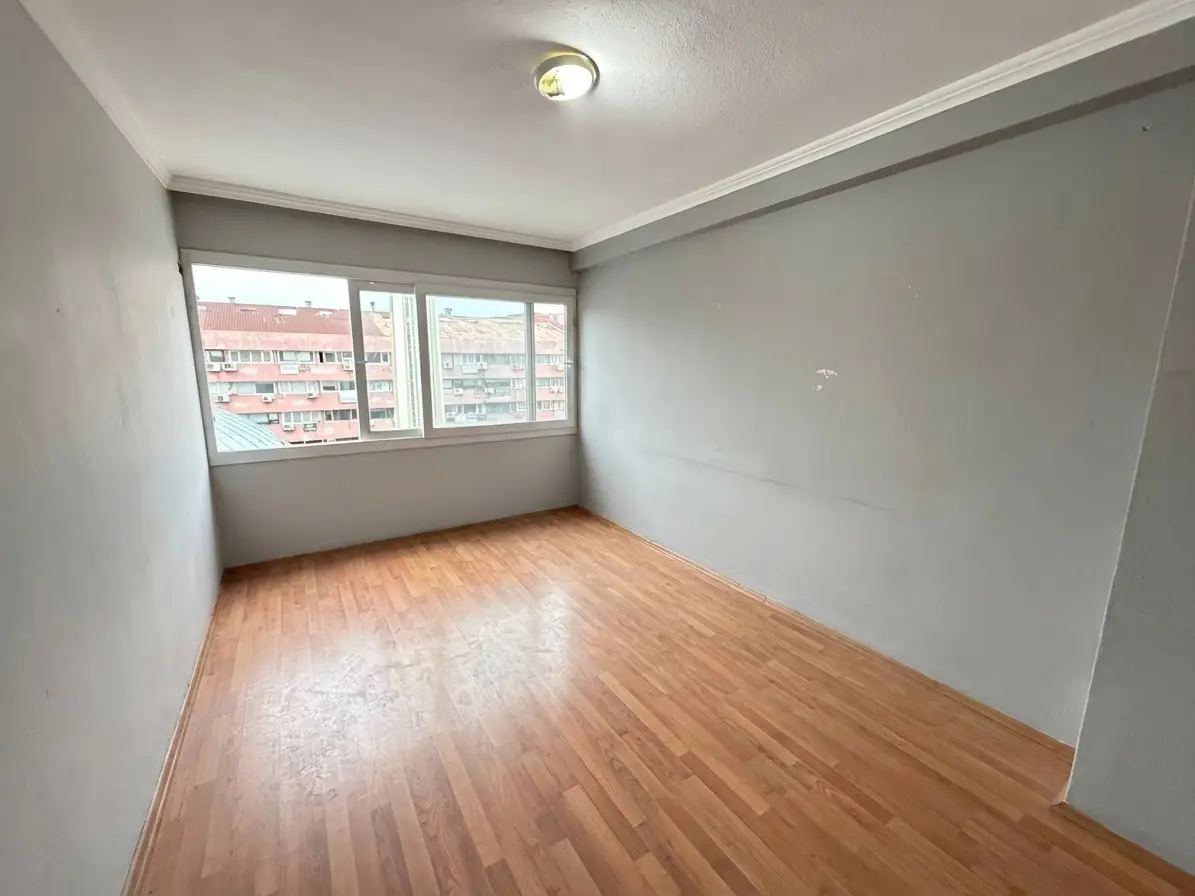 KARŞIYAKA ÇARŞI İÇINDE SATILIK OFIS BÜRO