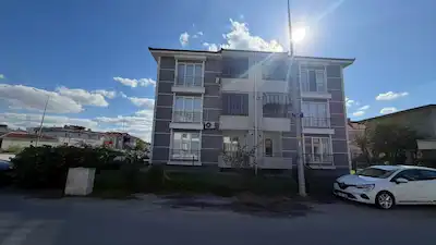 RE/MAX MAVİ'DEN SERDİVAN / VATAN MAHALLESİNDE SATILIK 2+1 DAİRE