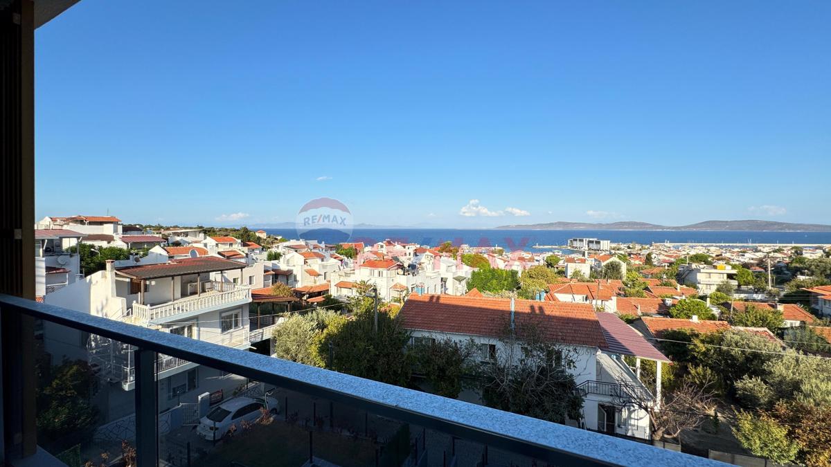 İZMIR KARABURUN MORDOĞAN DA DENIZ MANZARALI HAVUZLU 3+2  EŞYALI SATILIK VILLA