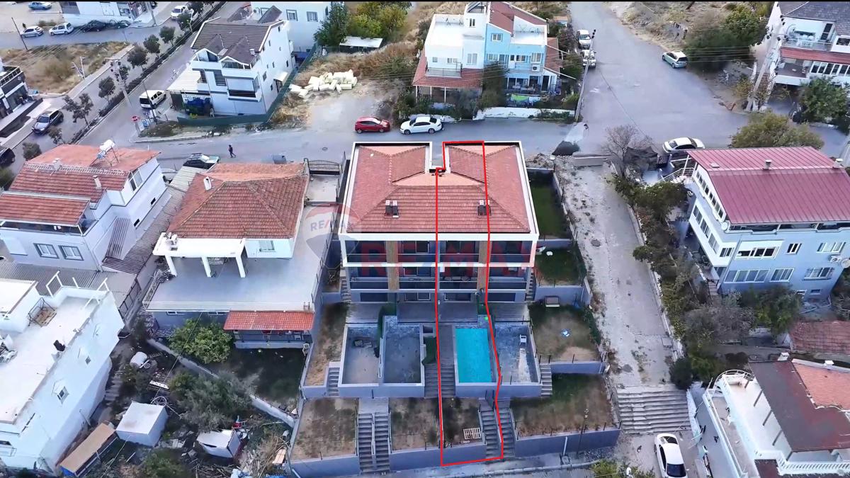 İZMIR KARABURUN MORDOĞAN DA DENIZ MANZARALI HAVUZLU 3+2  EŞYALI SATILIK VILLA