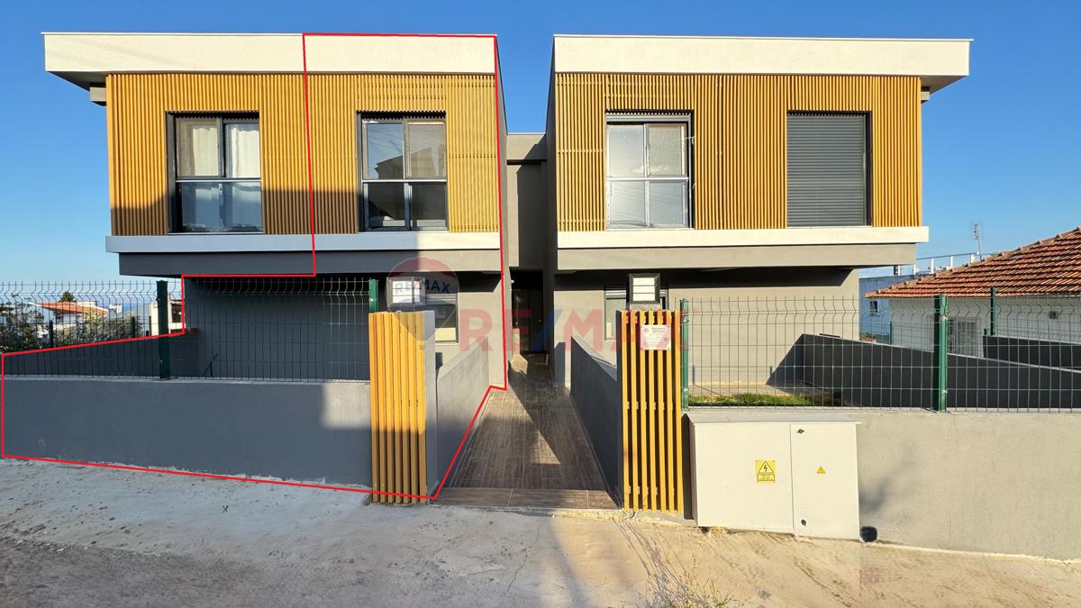 İZMIR KARABURUN MORDOĞAN DA DENIZ MANZARALI HAVUZLU 3+2  EŞYALI SATILIK VILLA