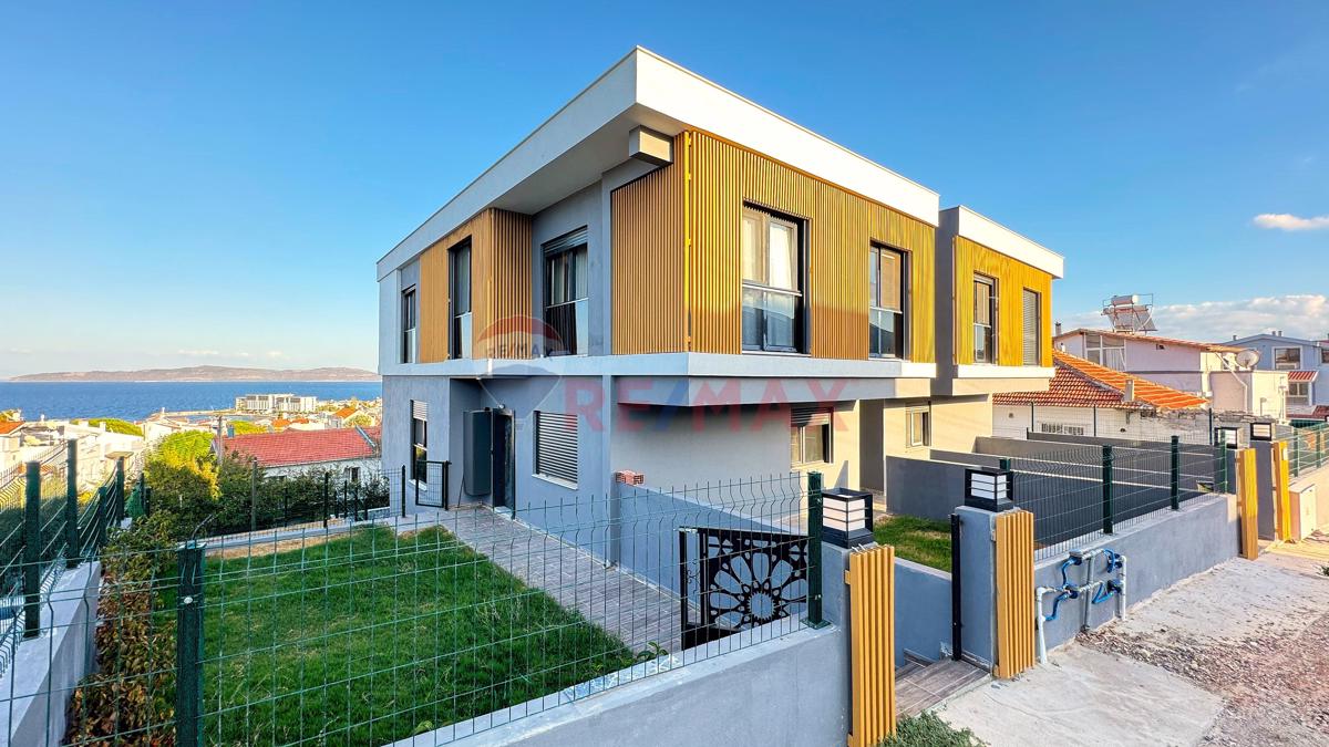 İZMIR KARABURUN MORDOĞAN DA DENIZ MANZARALI HAVUZLU 3+2  EŞYALI SATILIK VILLA