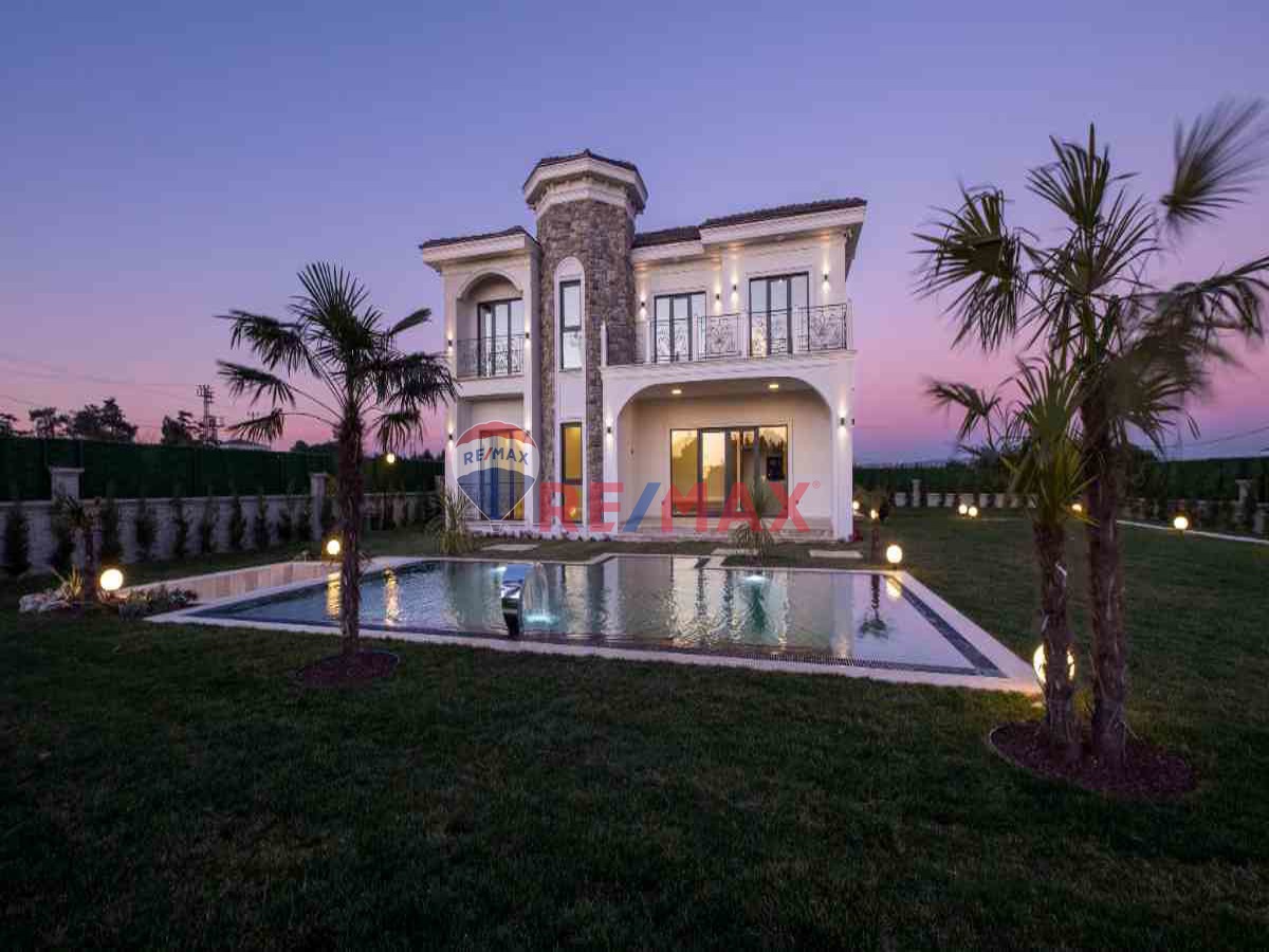 İSTANBUL, SİLİVRİ, KAVAKLI MAHALLESİ’NDE, ÖZEL YAPIM, SIFIR, HAVUZLU, 5+1 SATILIK MÜSTAKİL VİLLA.