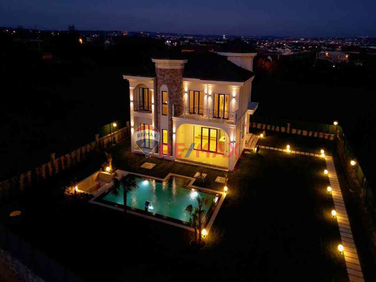 İSTANBUL, SİLİVRİ, KAVAKLI MAHALLESİ’NDE, ÖZEL YAPIM, SIFIR, HAVUZLU, 5+1 SATILIK MÜSTAKİL VİLLA.