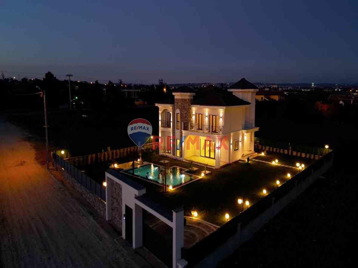 İSTANBUL, SİLİVRİ, KAVAKLI MAHALLESİ’NDE, ÖZEL YAPIM, SIFIR, HAVUZLU, 5+1 SATILIK MÜSTAKİL VİLLA.