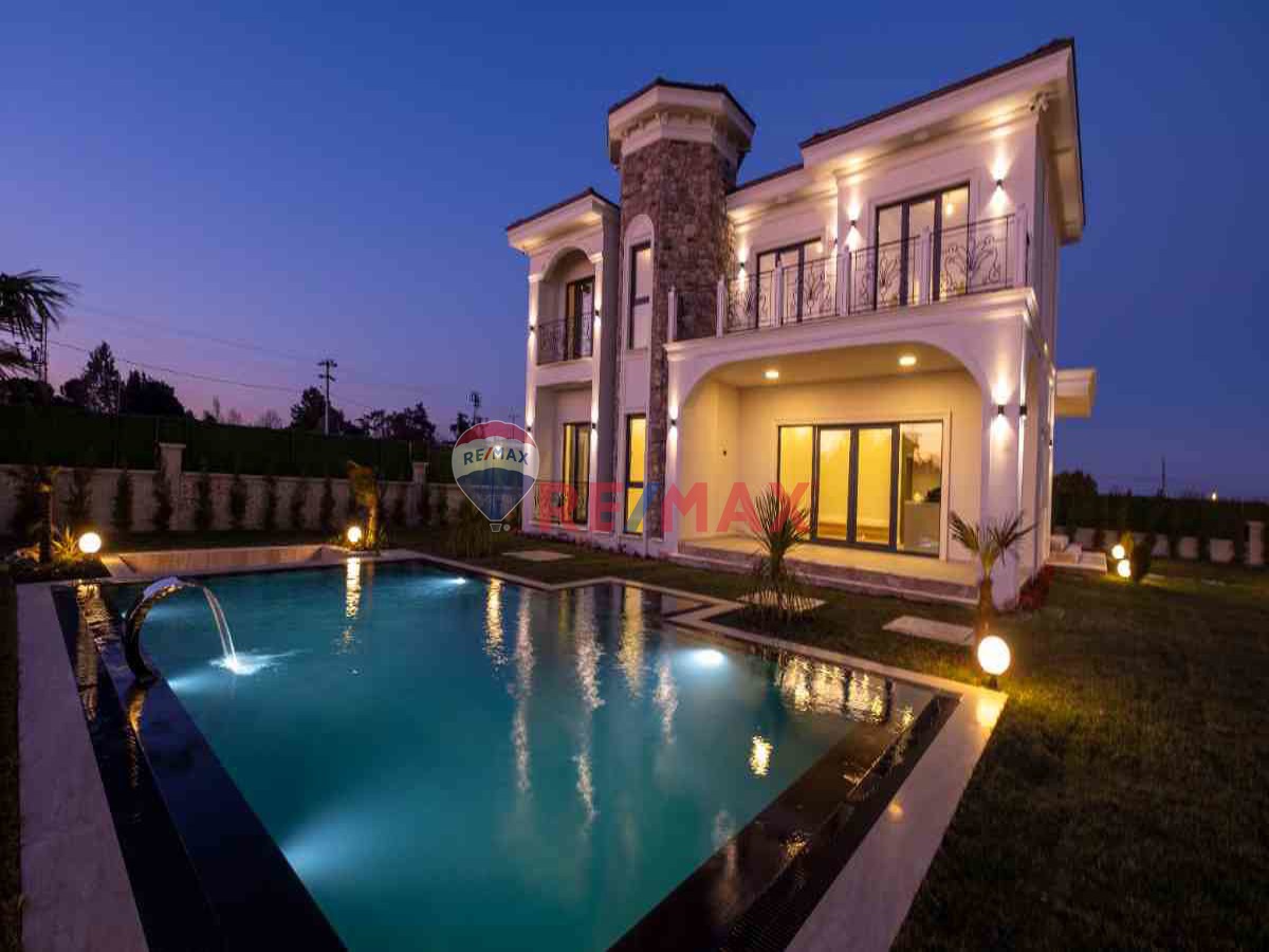 İSTANBUL, SİLİVRİ, KAVAKLI MAHALLESİ’NDE, ÖZEL YAPIM, SIFIR, HAVUZLU, 5+1 SATILIK MÜSTAKİL VİLLA.