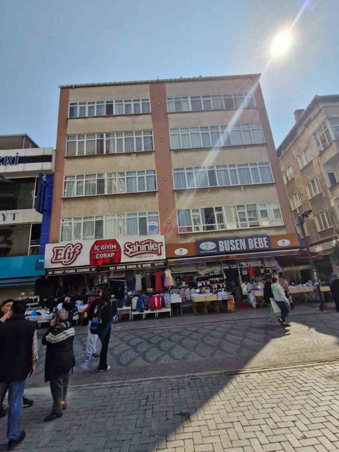 KÜÇÜKBAKKALKÖY FEVZIPAŞA CADDESINDE KOMPLE SATILIK BINA