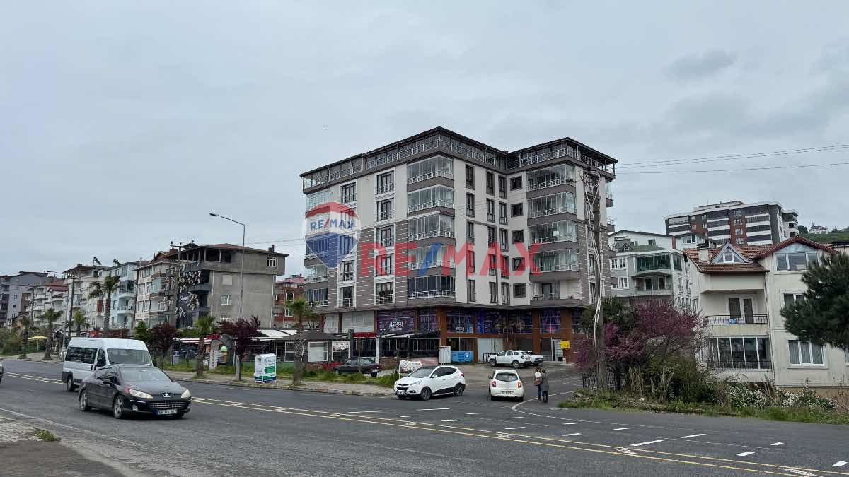 RE/MAX YALI'DAN GÖLEVİ MAHALLESİNDE KİRALIK 2+1 DAİRE !