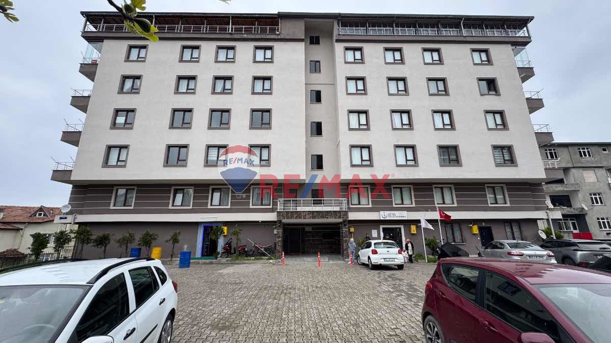 RE/MAX YALI'DAN GÖLEVİ MAHALLESİNDE KİRALIK 2+1 DAİRE !