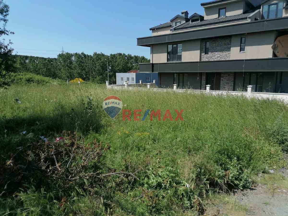 ARNAVUTKÖYDE SATILIK VİLLA ARSASI