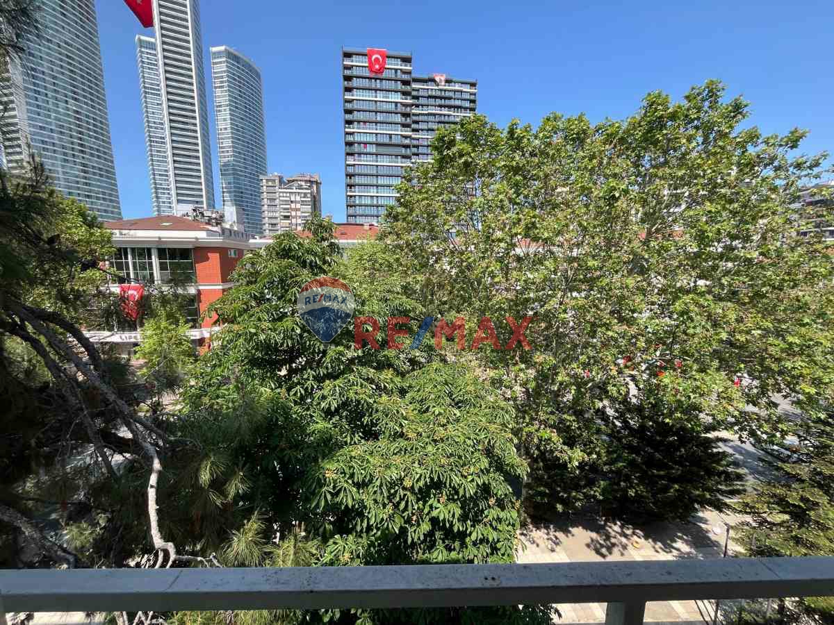 BAĞDAT CADDESI ÜZERI ÇIFTEHAVUZLAR’DA İŞYERINE 3+1 KIRALIK DAIRE 