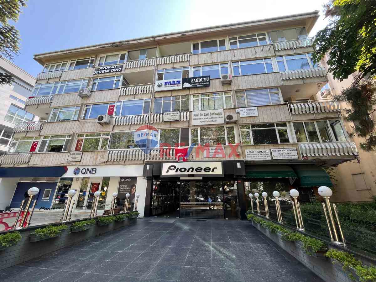 BAĞDAT CADDESI ÜZERI ÇIFTEHAVUZLAR’DA İŞYERINE 3+1 KIRALIK DAIRE 