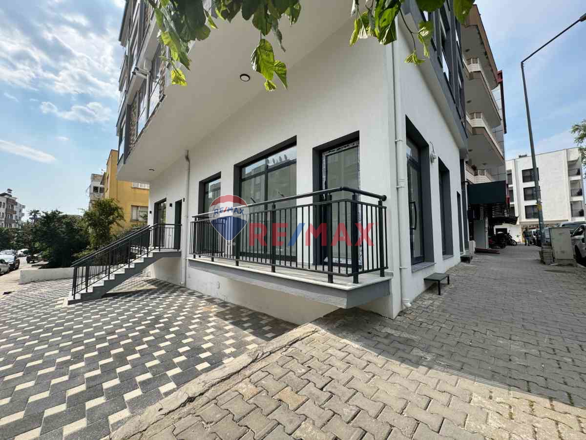 SELÇUK İZBAN DURAĞINDA KÖŞE KONUMLU KİRALIK İŞ YERİ!