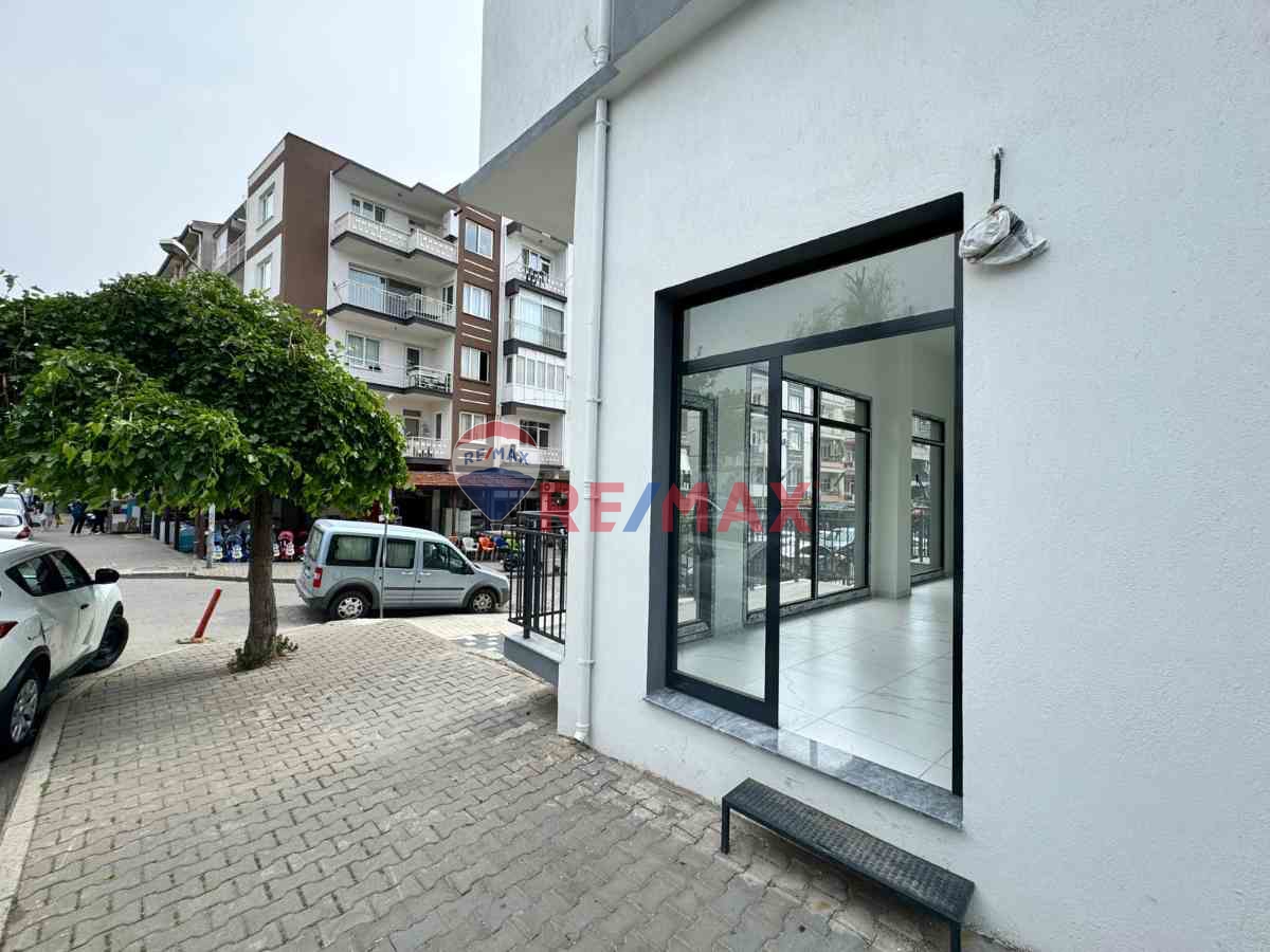 SELÇUK İZBAN DURAĞINDA KÖŞE KONUMLU KİRALIK İŞ YERİ!