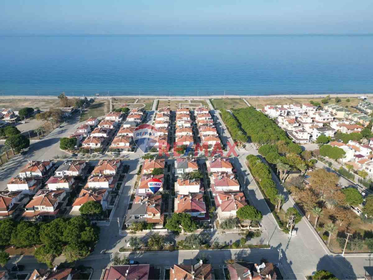 KUŞADASI DENIZ TUR SITESINDE SATILIK YAZLIK
