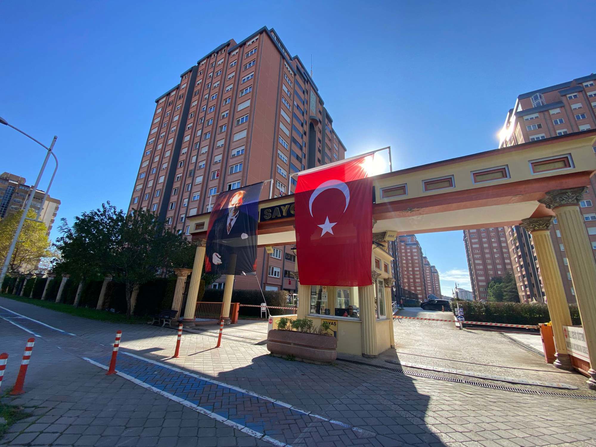 REMAX BEYAZ YÜZÜNCÜYIL SAYGIN KENT SİTESİ 4 + 1 KİRALIK DAİRE