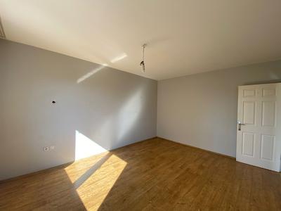 REMAX BEYAZ YÜZÜNCÜYIL SAYGIN KENT SİTESİ 4 + 1 KİRALIK DAİRE