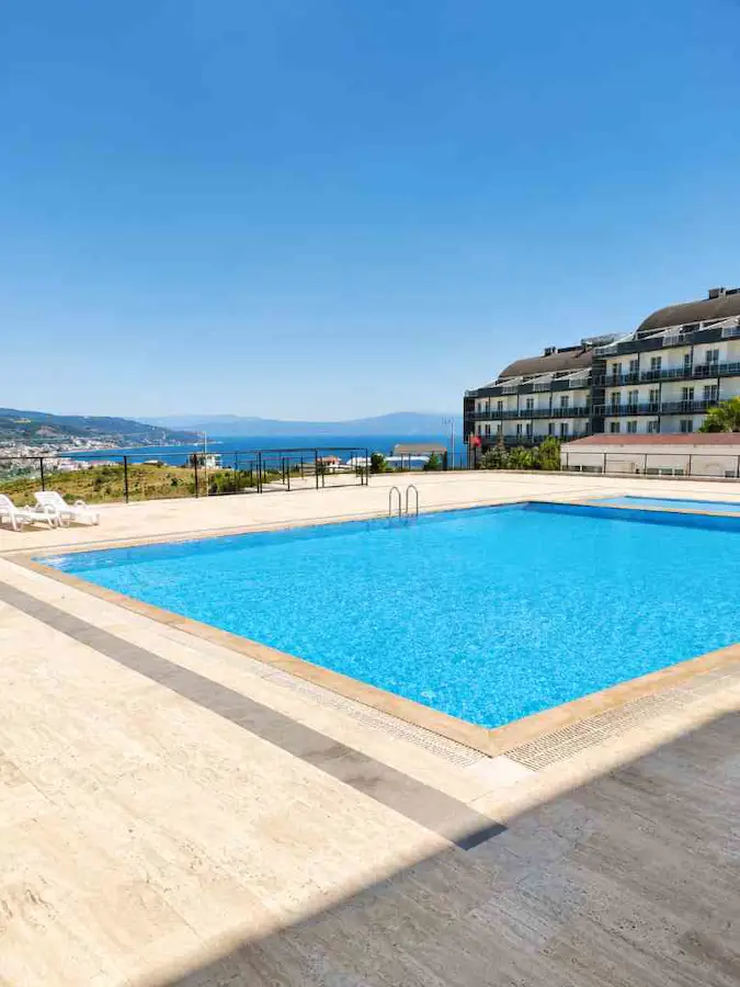 RE/MAX LAVANDA ACİL YAZLIK VE YATIRIMLIK FIRSAT 3+1 130 M2 HAVUZLU SİTEDE DAİRE