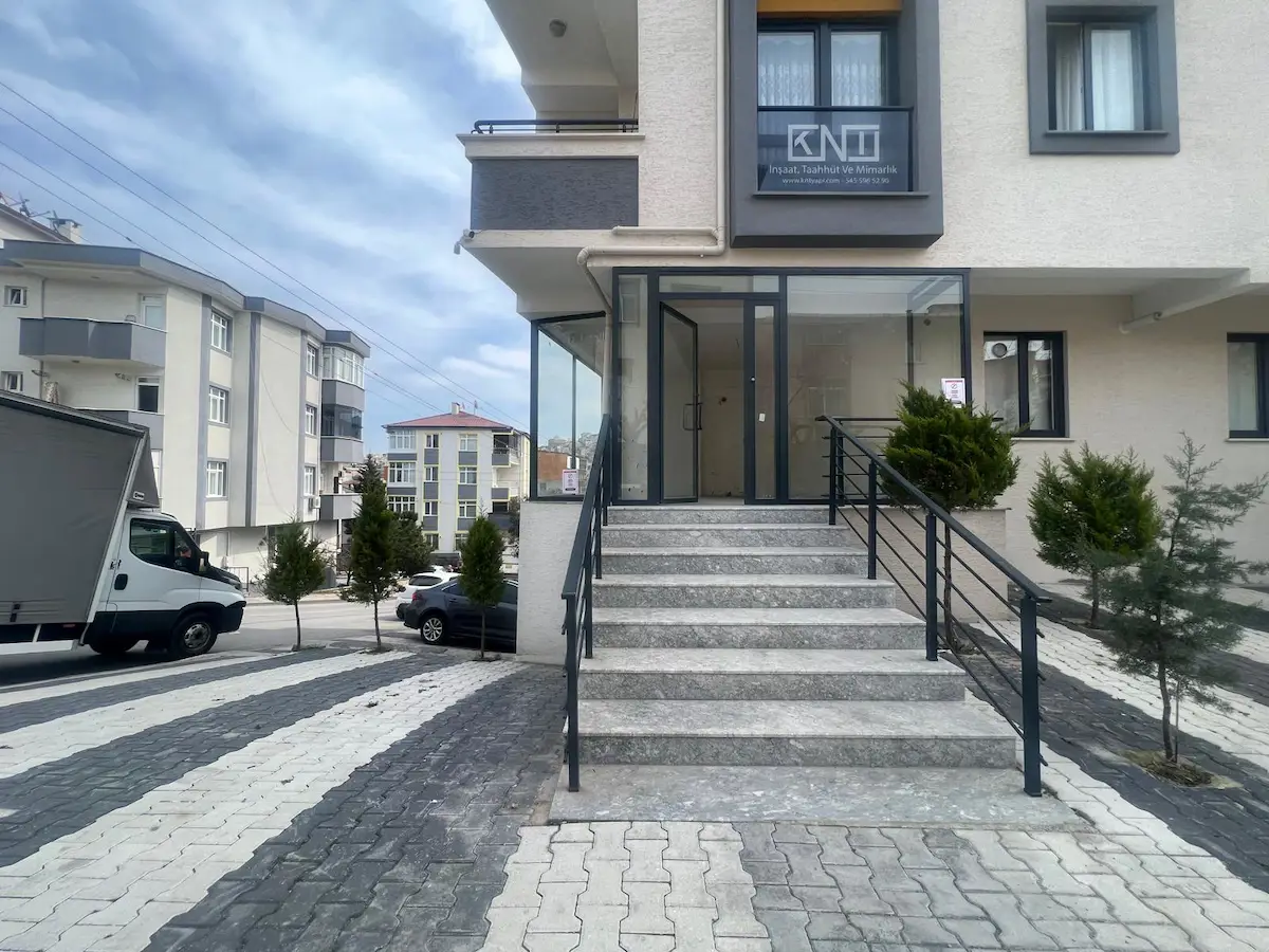 KOCAELİ ÇAYIROVA FATİH CADDESİNE YAKIN 165 M² KİRALIK DÜKKAN