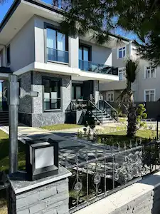 REMAX KIYI'DAN EVREN TATİL SİTESİNDE TAM MÜSTAKİL VİLLA