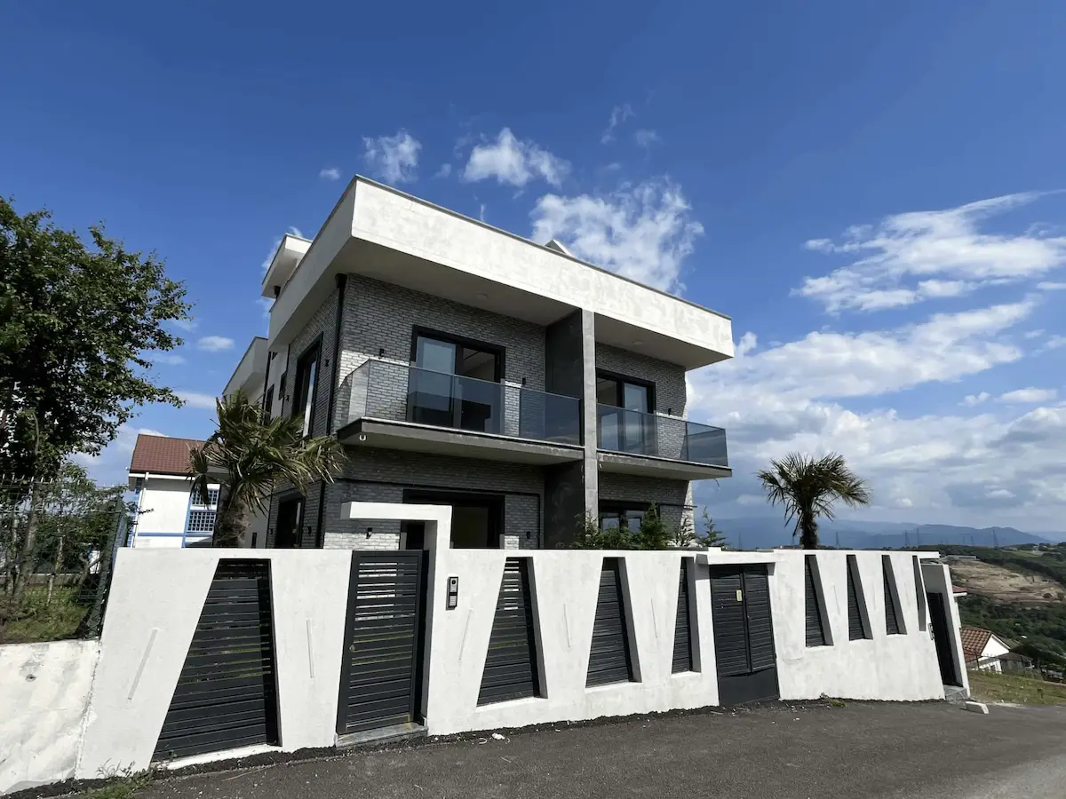 RE/MAX SOFT BARIŞ BAŞOL'DAN SERDİVAN'DA MANZARALI TRIPLEX VİLLALAR