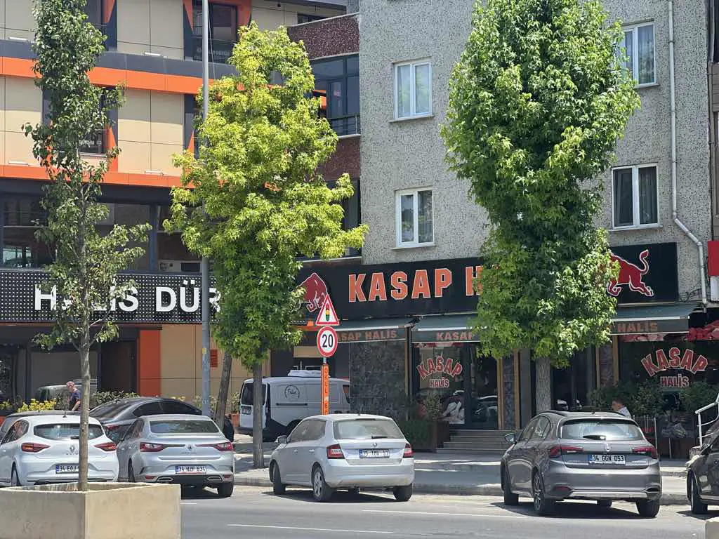 REMAX ASHİLL HALKALI İSTASYON SATILIK BİNA