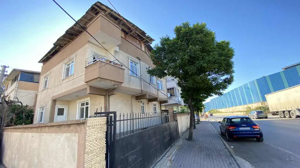 EMEK MAHALLESİ ANA CADDE ÜZERİ KOMPLE SATILIK BİNA