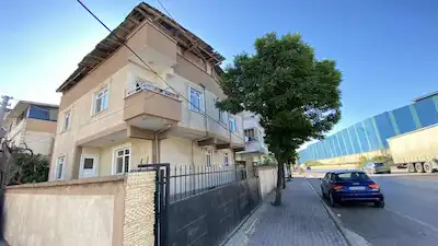 EMEK MAHALLESİ ANA CADDE ÜZERİ KOMPLE SATILIK BİNA