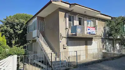 BAHÇE IÇINDE SATILIK 2+1 DAIRE